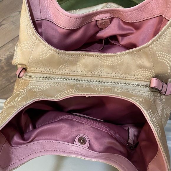 COACH Madison Op Art Maggie Shoulder Bag. In great condition! - Picture 10 of 11